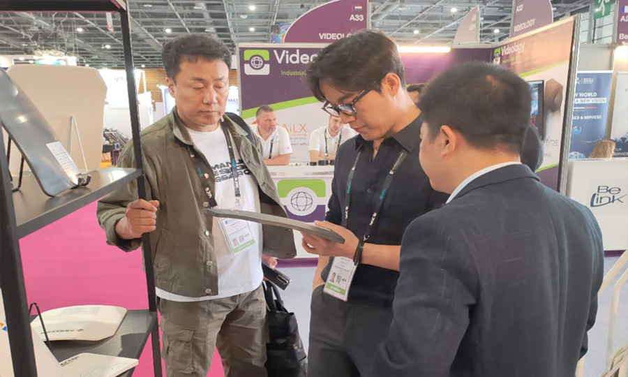 湖南人生就是博官网携最新防弹产品亮相法国欧洲国际防务展